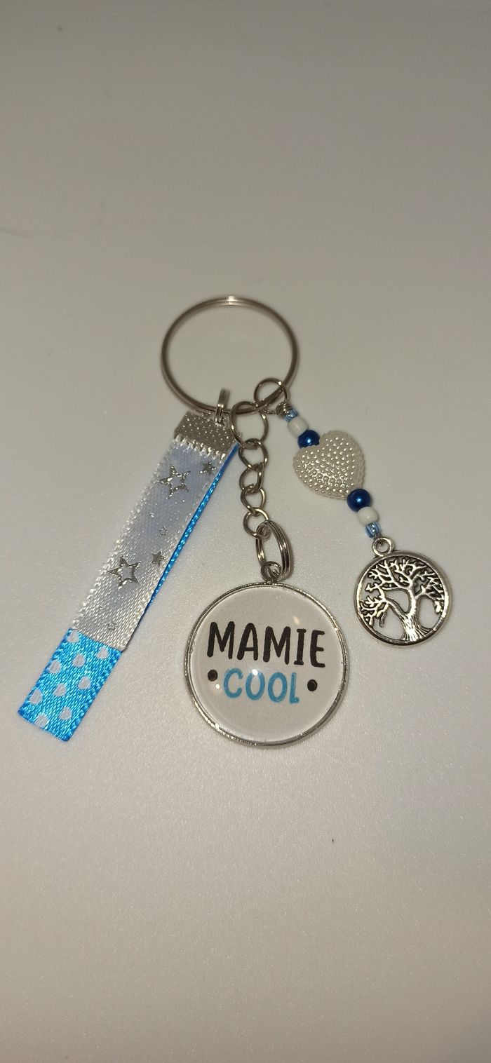 Porte clé mamie " Mamie cool"
