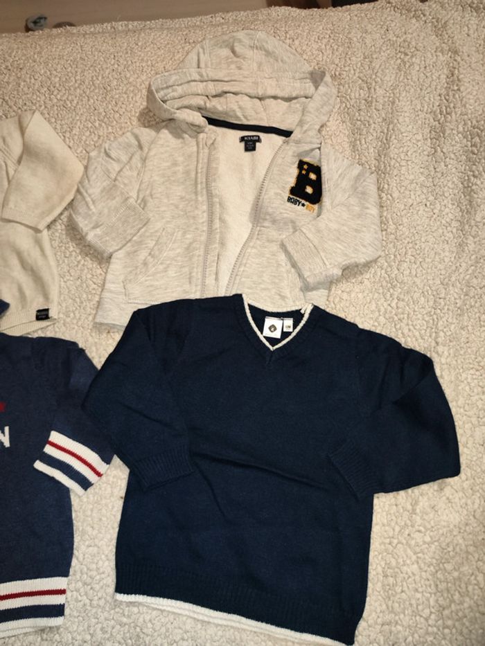 Lot de 4 pulls et vestes - photo numéro 2