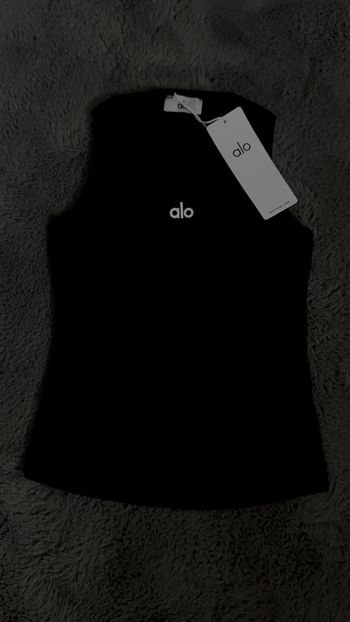 débardeur à alo noir , taille s neuf avec étiquette 