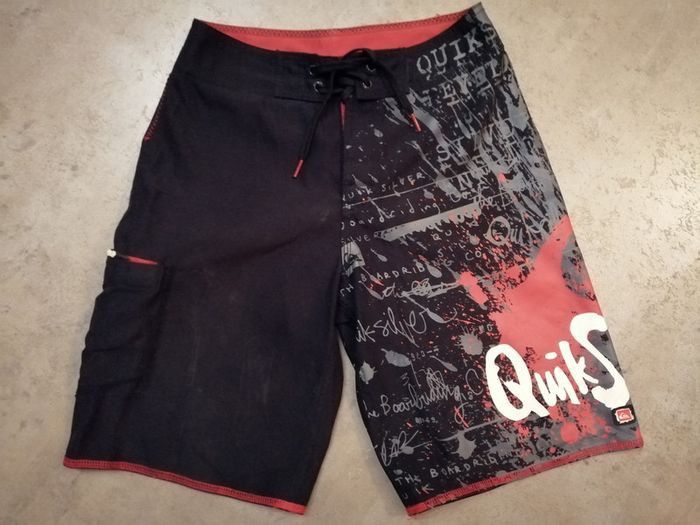 Bermuda Quiksilver noir Taille 12 ans