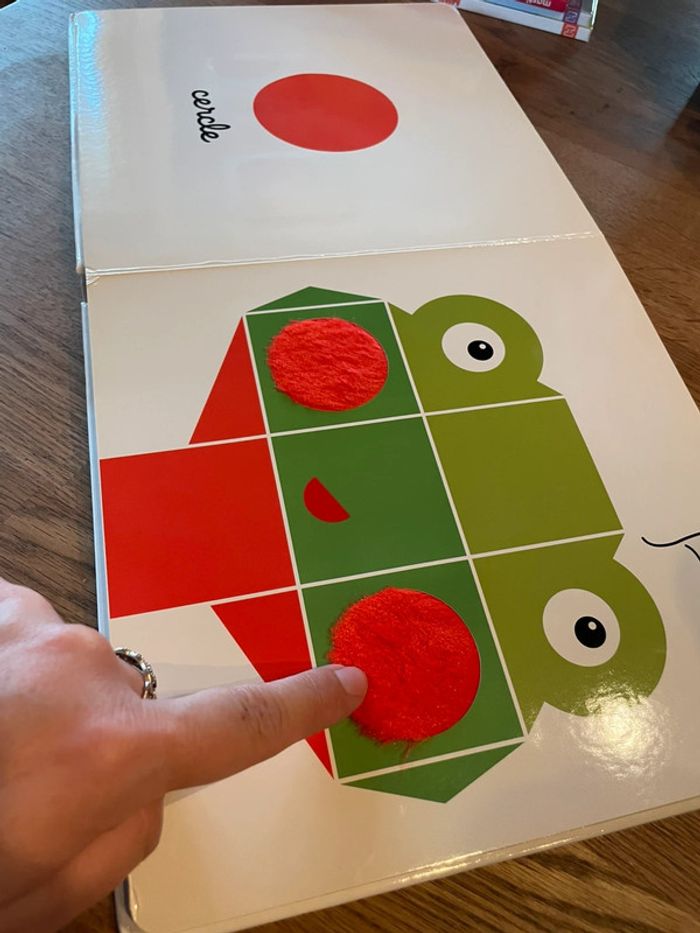 Livre cartonné à toucher Les formes à toucher - photo numéro 8