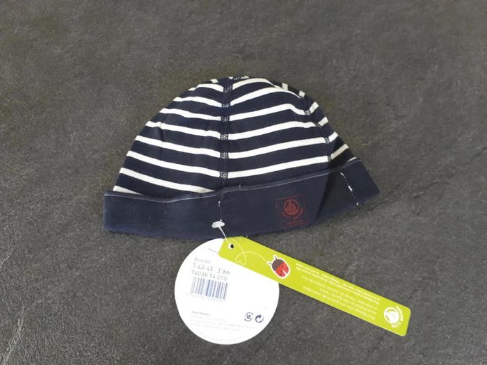 10 € Bonnet marin Petit Bateau100 % coton réversibleTaille 3/6 mois Neuf et étiqueté - photo numéro 2