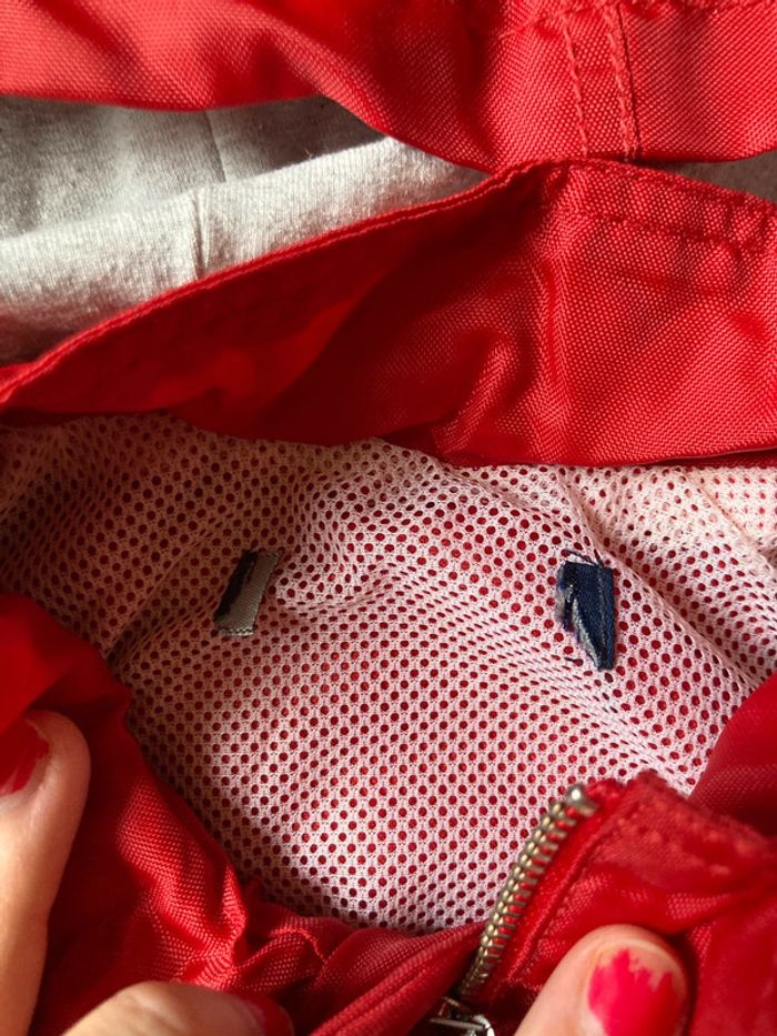 Bomber rouge avec capuche à boutons Ferrari 4 ans - photo numéro 4