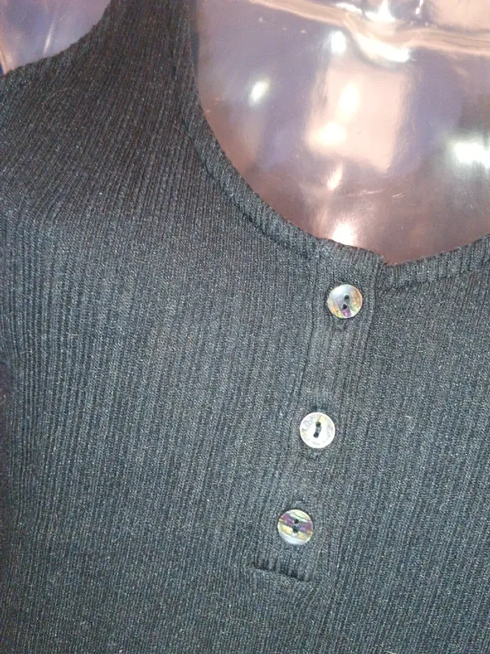 Jolie débardeur noir Kiabi femme taille 42 - photo numéro 2