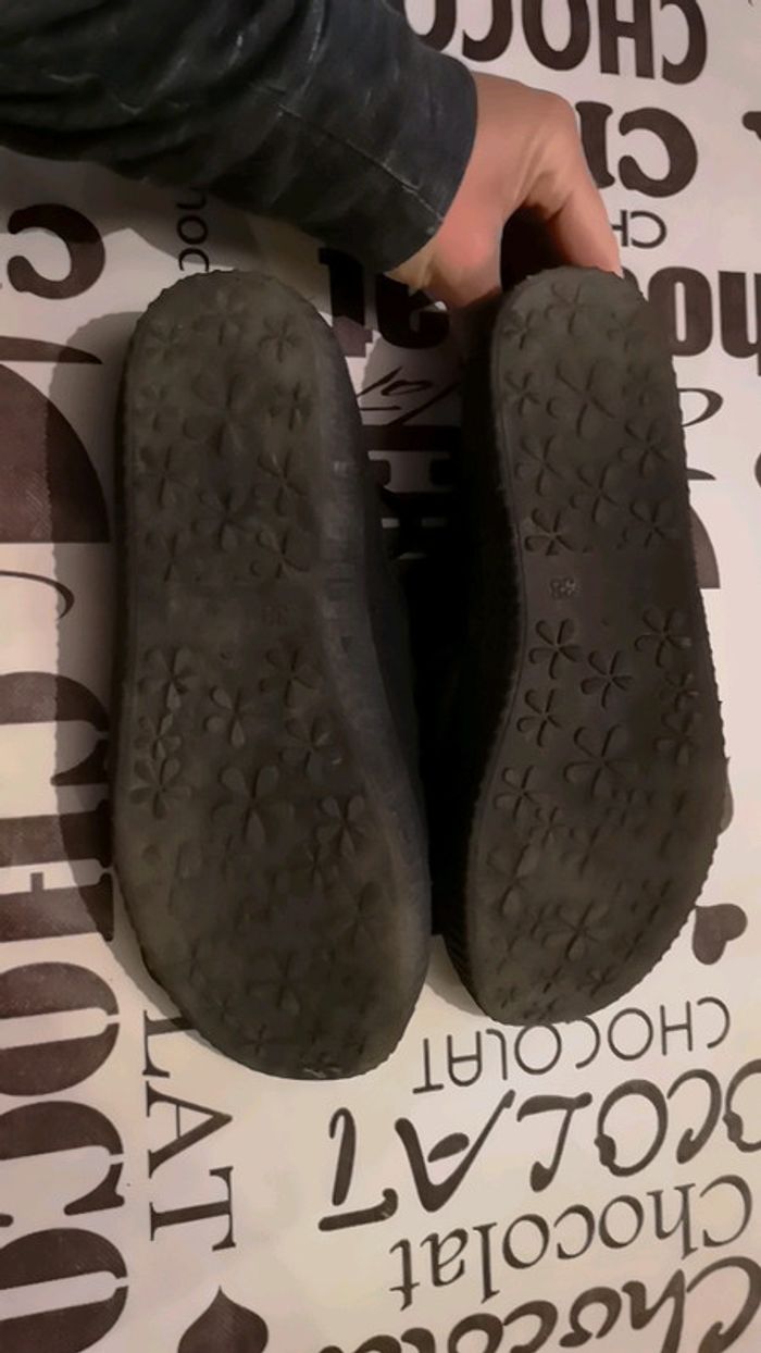 Baskets basses noires en très bon état - photo numéro 3