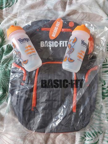 Basic fit sac à dos + 2 gourdes