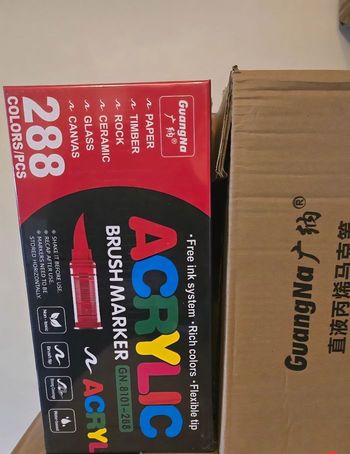 La boite Guangna 288 feutres acryliques