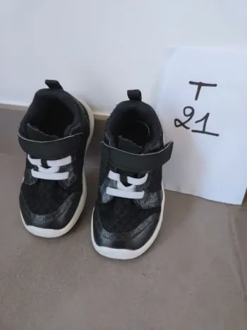 Basket noire T21