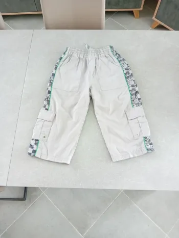 Pantacourt gris pale et vert Bikool Sport taille 12 ans