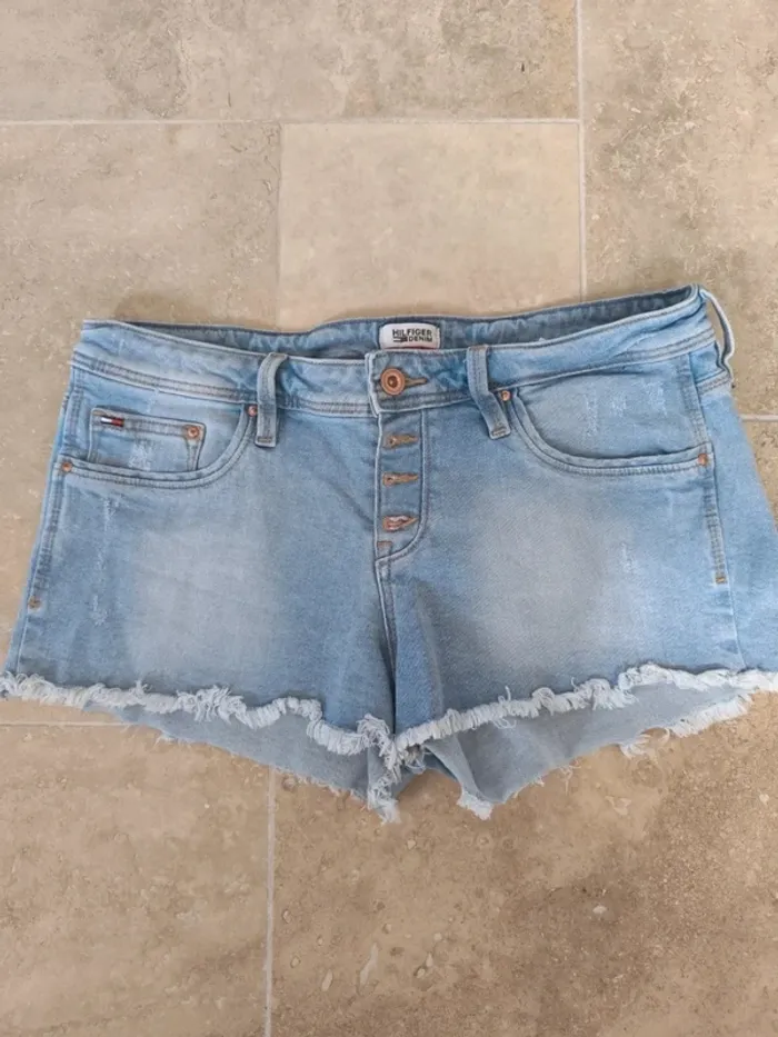 Mini short Femme en Jean Tommy Hilfiger Taille FR40