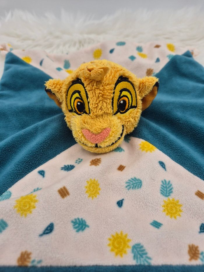 Doudou Plat Carré Simba Le Roi Lion Disney feuilles soleil - photo numéro 2