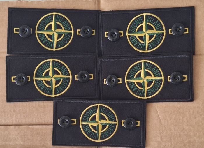 5  Patch Stone lsland + 10 boutons