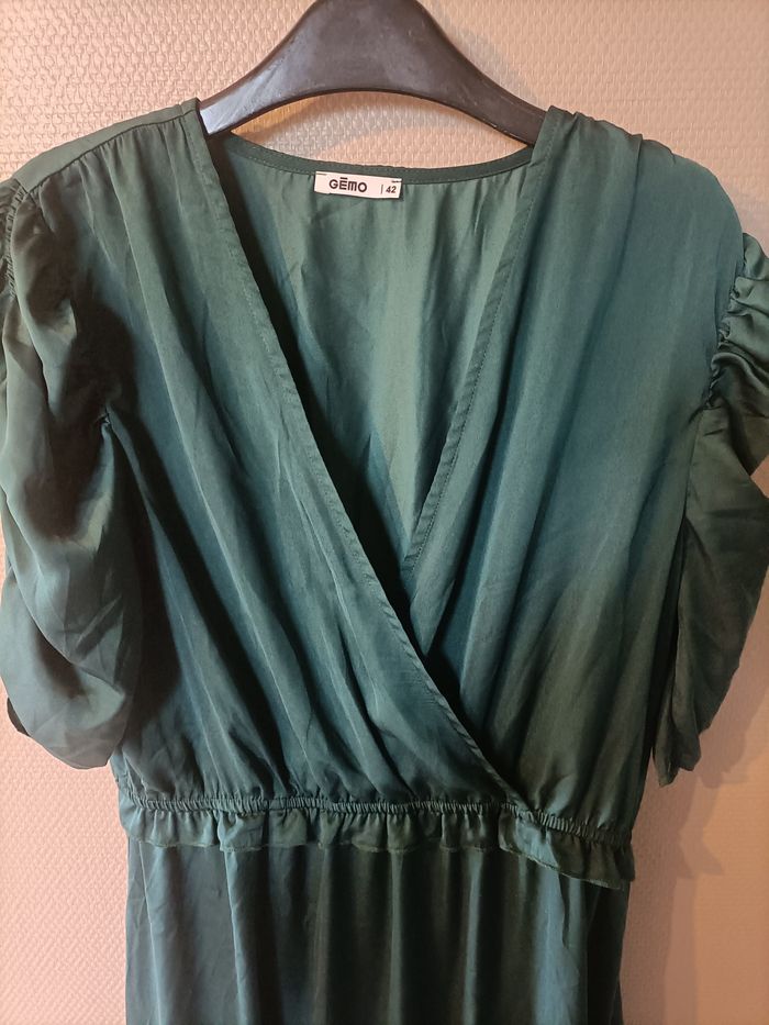 Robe mi longue verte satin cache coeur - photo numéro 3