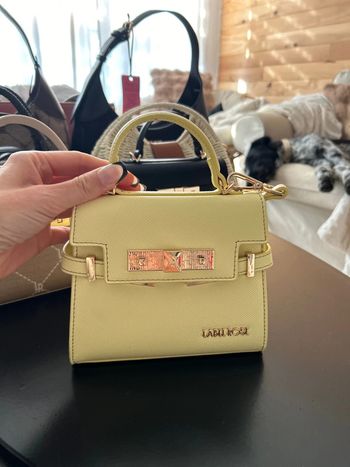 Mini sac à main. Prix non négociable.