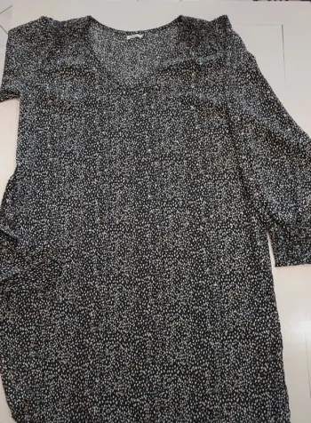 Robe droite avec inclusions dorées 38