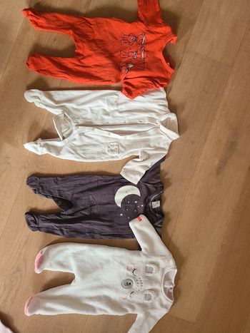 Lot pijamas grenouilleres