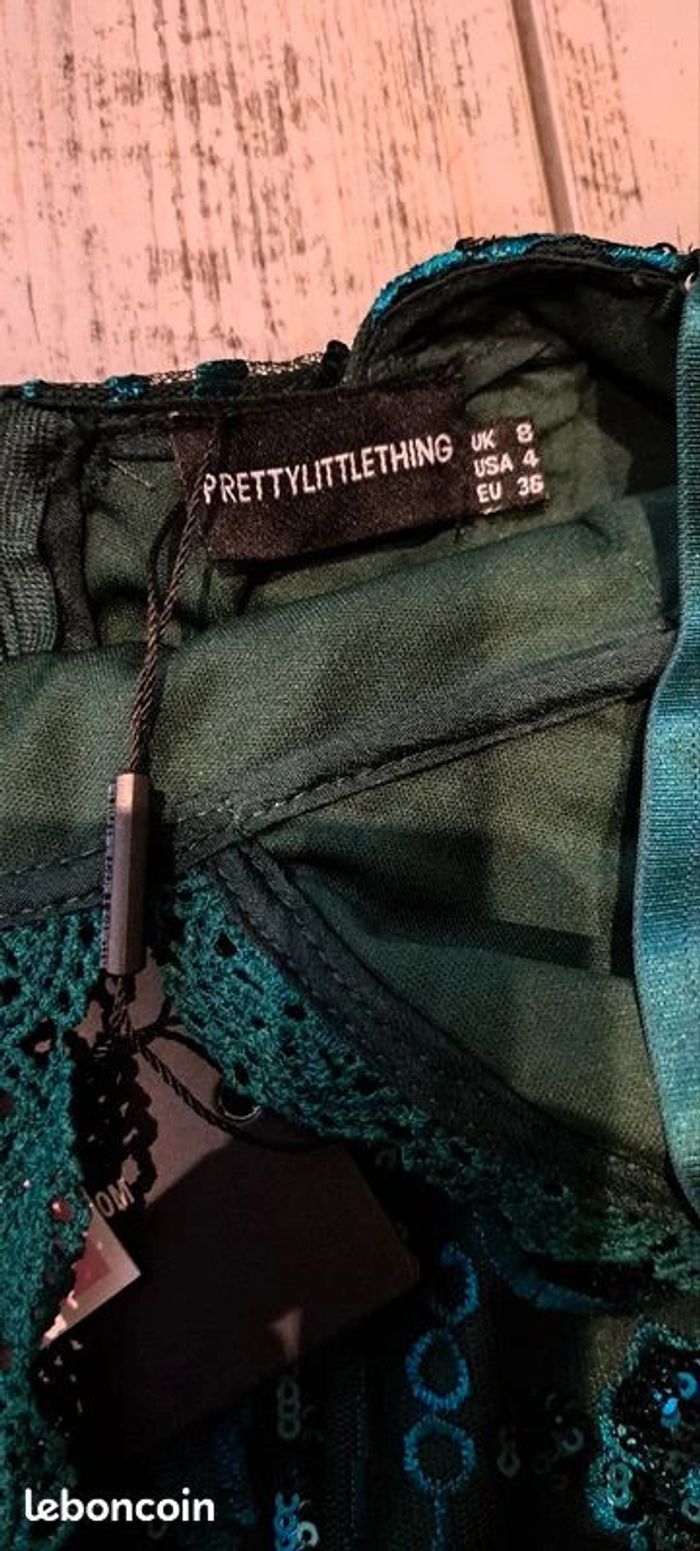 Robe moulante vert émeraude à sequins et ourlet dentelle volanté - photo numéro 6