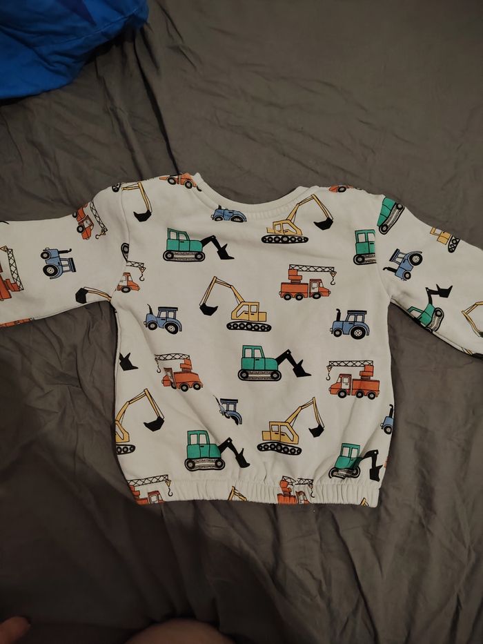 Pull gris avec motif engins de chantier taille 24-36 mois - photo numéro 4