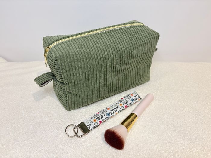 Trousse de toilette XL couleur kaki fleurie - photo numéro 4