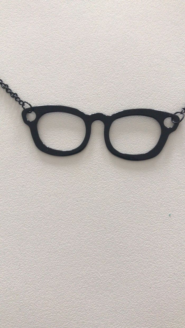 collier paire de lunette - photo numéro 2
