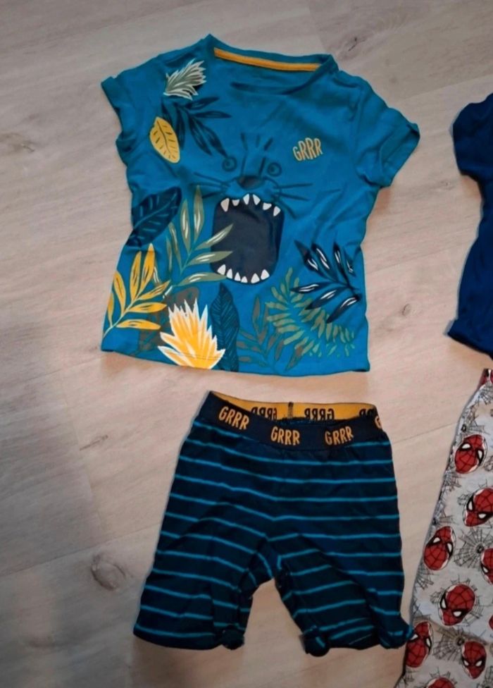 Lot de 3 pyjamas pyjashorts 2ans neufs - photo numéro 2