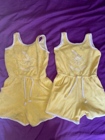 Deux combinaison short en eponge