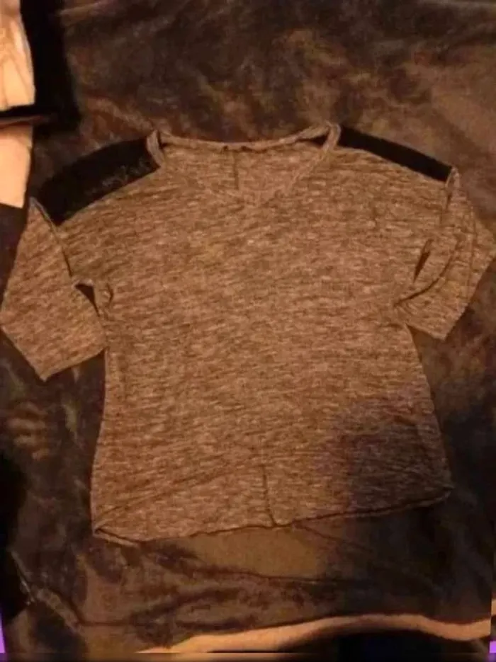 Pull léger  très  bon état  40