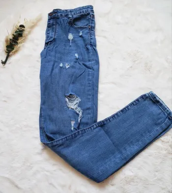 Jeans troué taille 40