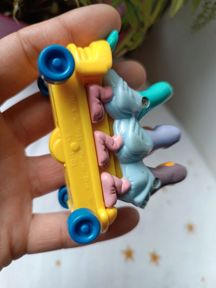 Figurine oiseau bird pigeon skate jaune yellow Warner Bros 1993 animaniacs glace icecream chariot - photo numéro 7