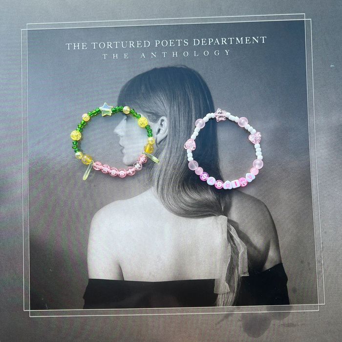 friendship bracelets | sabrina carpenter - photo numéro 6