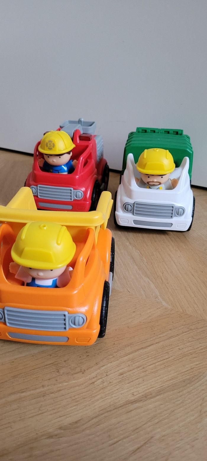 Set de 3 camions et 3 figurines - photo numéro 2
