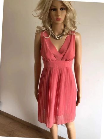 Robe plissée rose sans manches Naf Naf taille 36 jamais portée