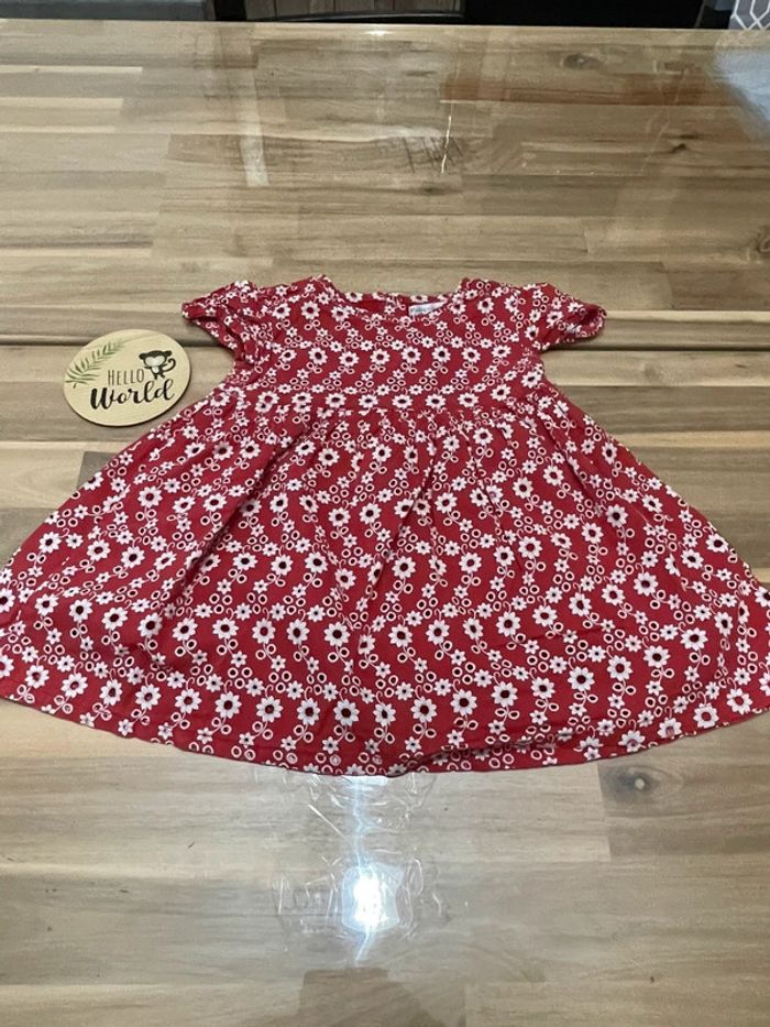 Robe rouge et blanche 18 mois - photo numéro 2