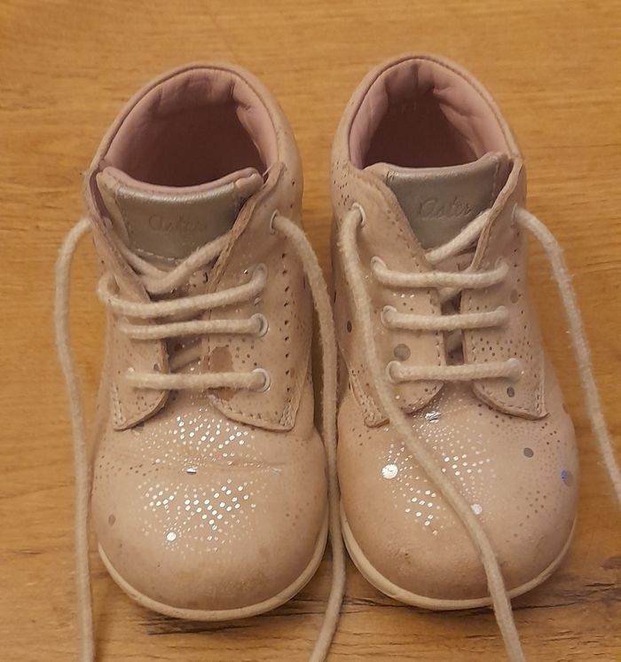 Deux paires de chaussures taille 22 fille - photo numéro 4