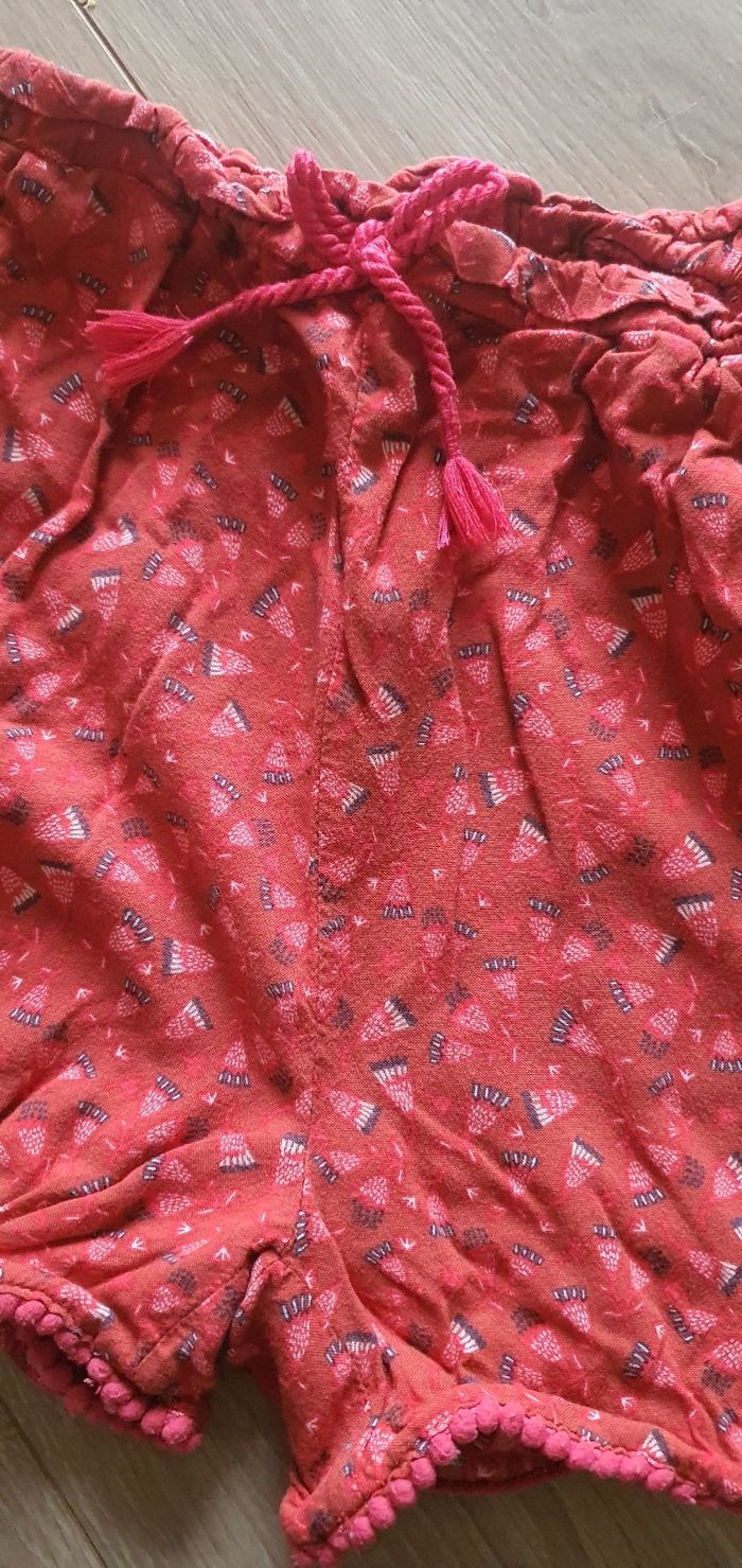 Short léger. 8ans - photo numéro 2