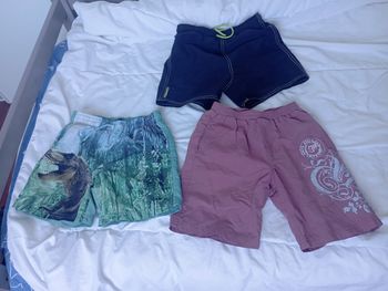 Lot 3 shorts de bain marques diverses 8 ans 7€ 