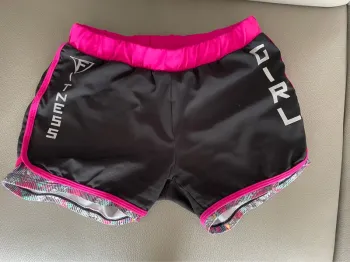Short fille