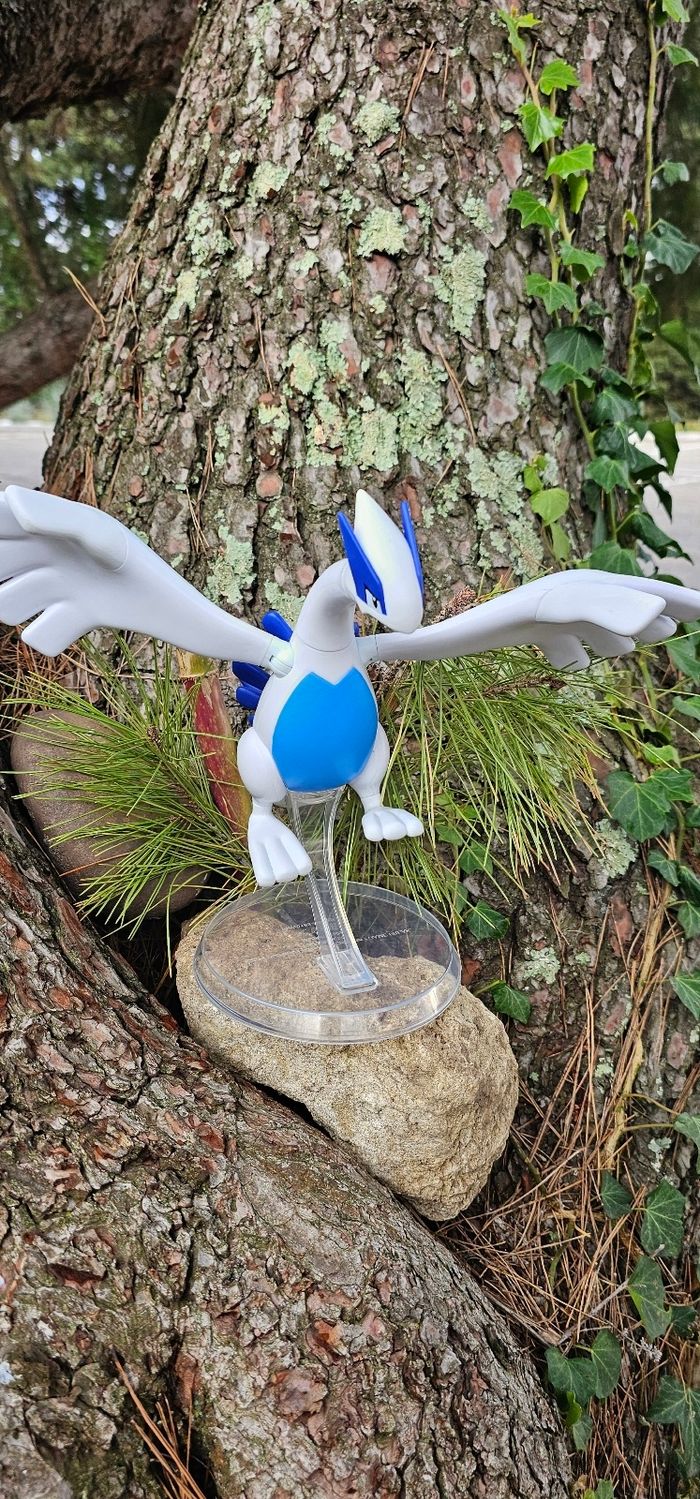Super grande figurine Pokemon Nintendo Lugia avec son socle