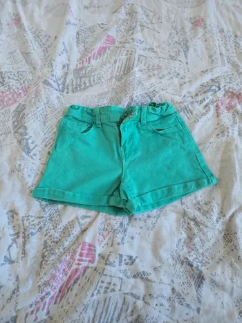 Short en jeans taille 9ans