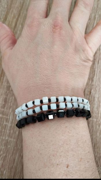 Ensemble de bracelets blanc et noir pvc élastique ikita