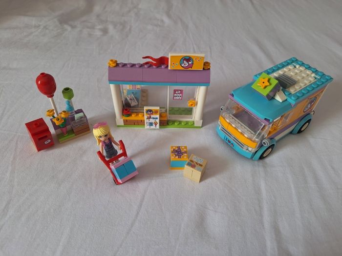 Lego friends 41310 la livraison des cadeaux à Heartlake City