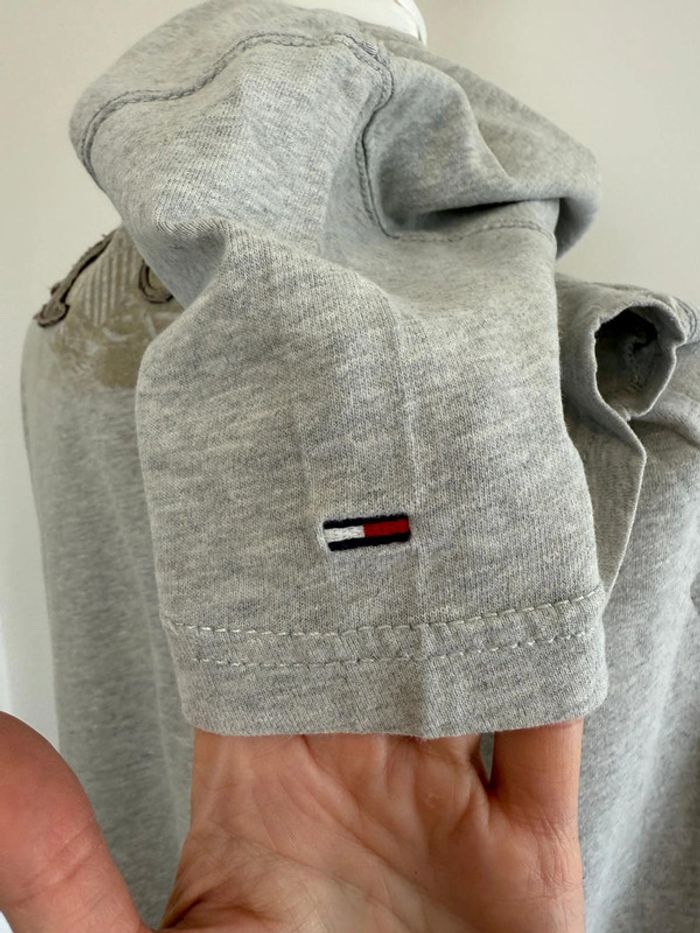 T-shirt Hilfiger Denim homme gris taille L très bon état - photo numéro 3