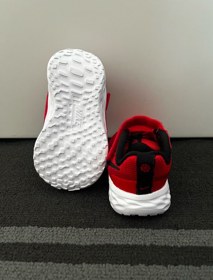 Chaussures bébé baskets scratch neuves Nike EUR 18,5 - photo numéro 2