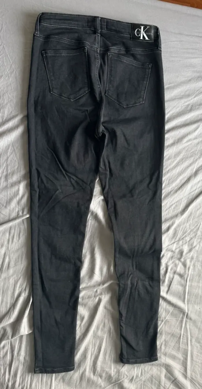 Calvin Klein Jeans Noir High Rise Super Skinny fendu au dessus des chevilles W31 L32 - photo numéro 7