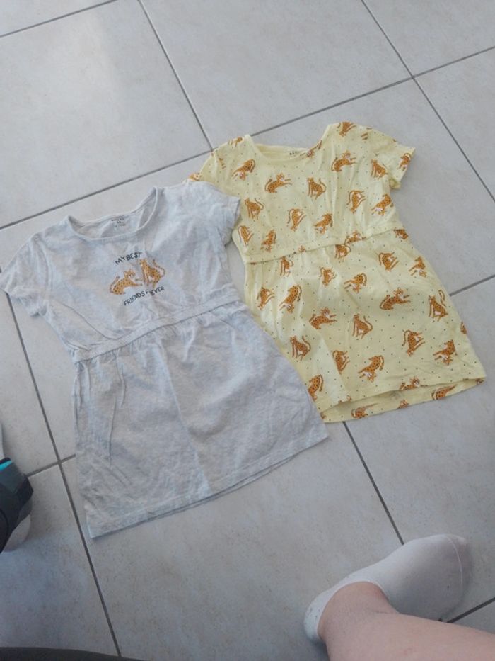 Lot de 2 robes taille 5 ans kiabi