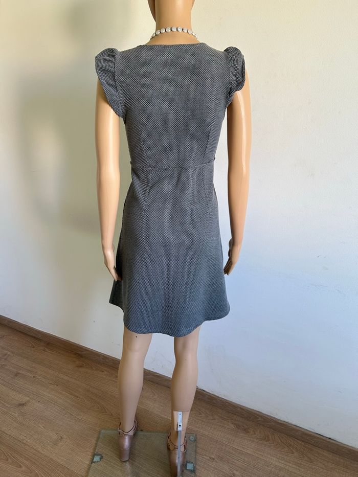 Robe grise à manches courtes Naf Naf taille 36 jamais portée - photo numéro 6