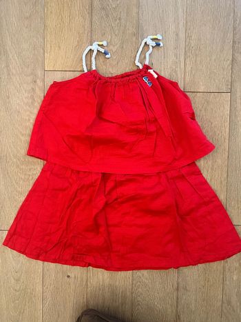 Vend robe rouge de sergent major en 8 ans - neuf sans étiquette