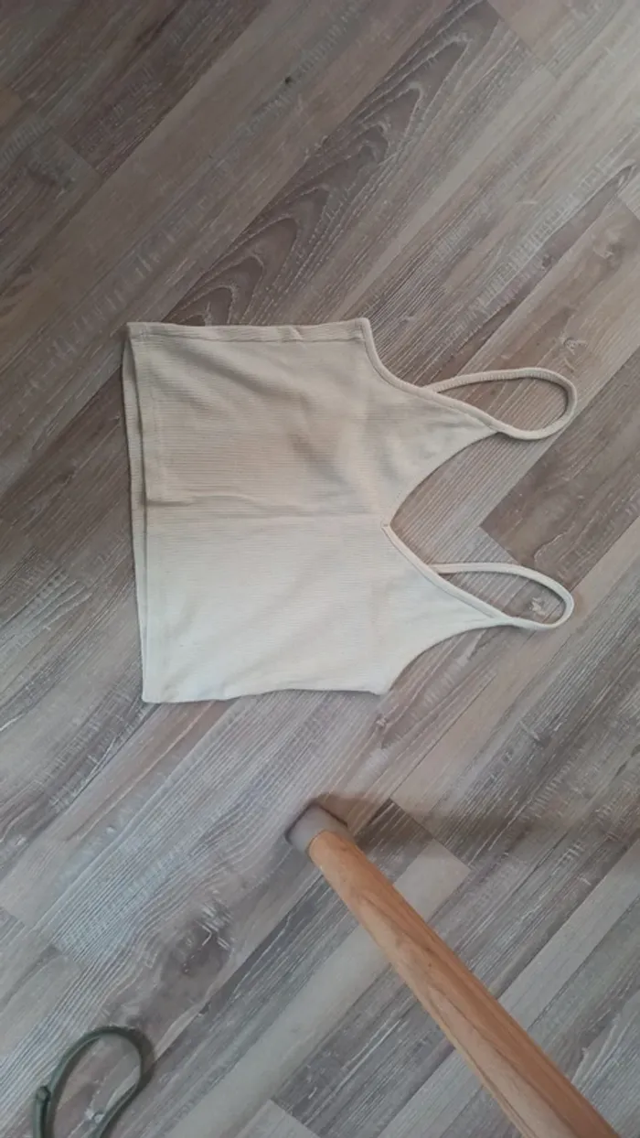 Tee shirt crop top beige jennyfer taille s - photo numéro 2