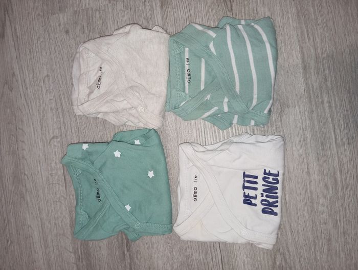 Lot bodies manche courte