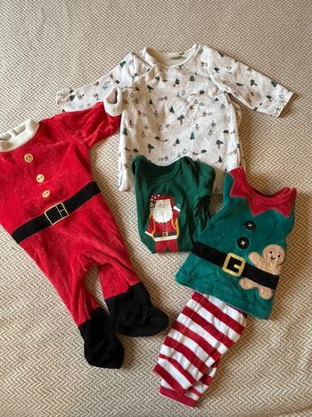 Lot pyjama et bodie Noël hiver 9 mois
